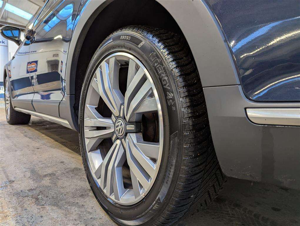 <p>2016 VOLKSWAGEN PASSAT A-TRACK TDI BMT 4M</p>
