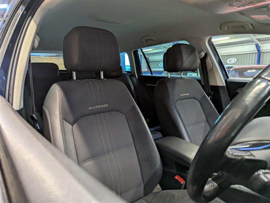 <p>2016 VOLKSWAGEN PASSAT A-TRACK TDI BMT 4M</p>