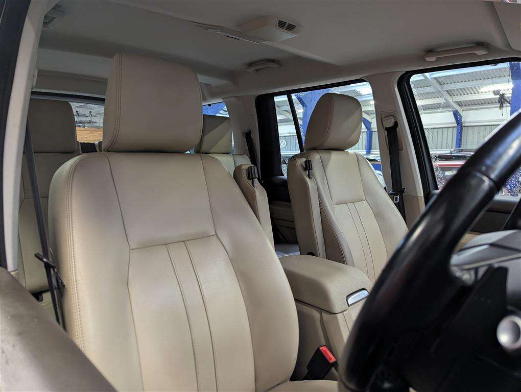 <p>2015 LAND ROVER DISCOVERY **SOLD</p>