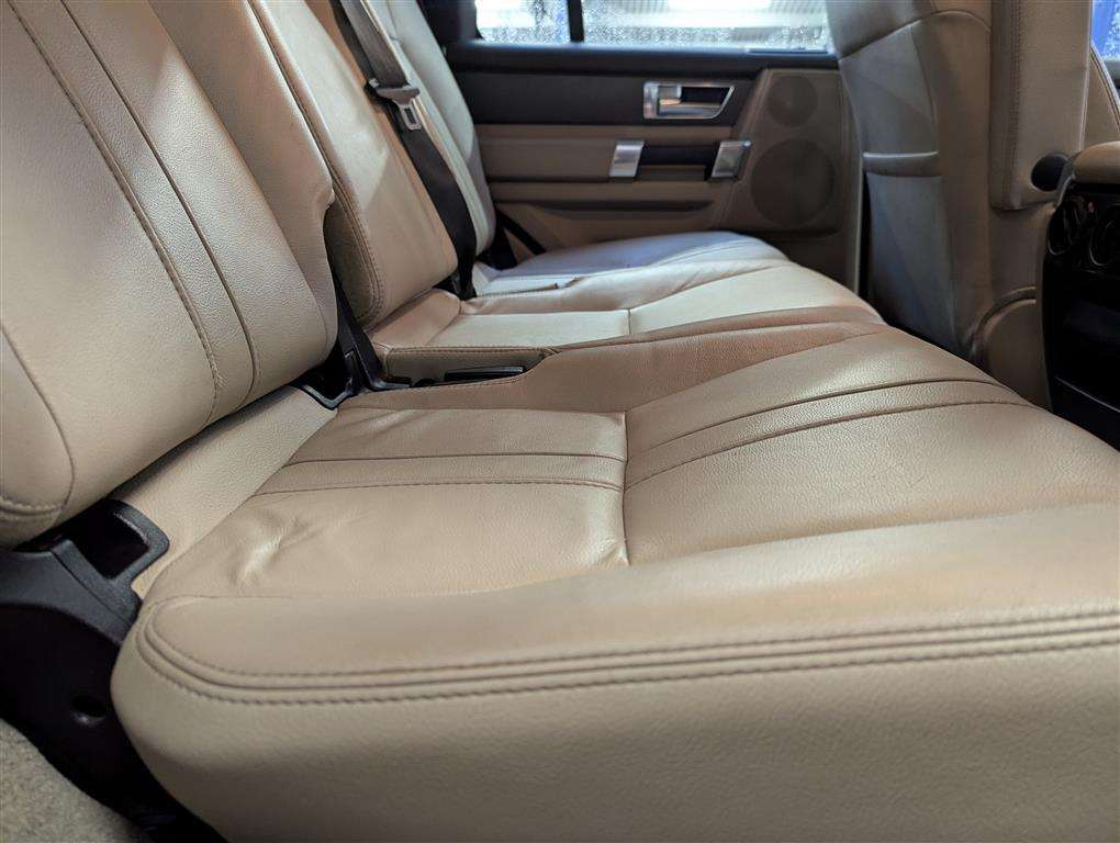 <p>2015 LAND ROVER DISCOVERY **SOLD</p>