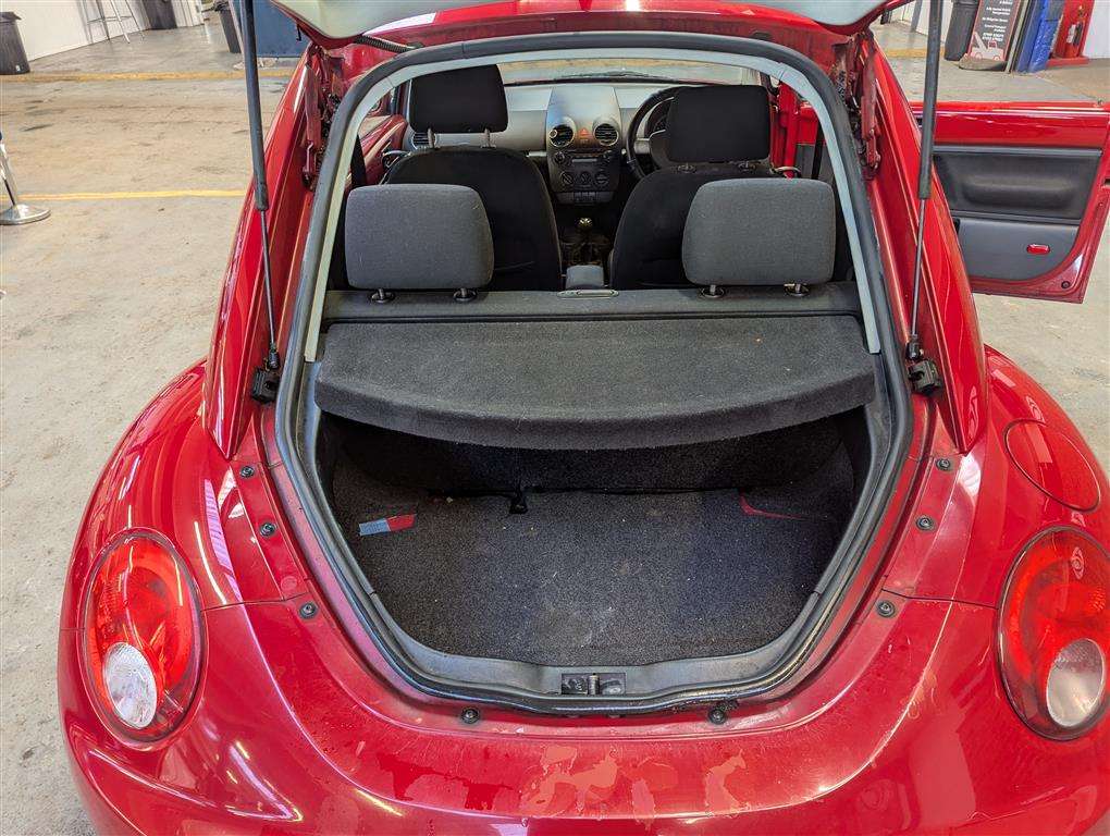 <p>2006 VOLKSWAGEN BEETLE LUNA 102PS</p>