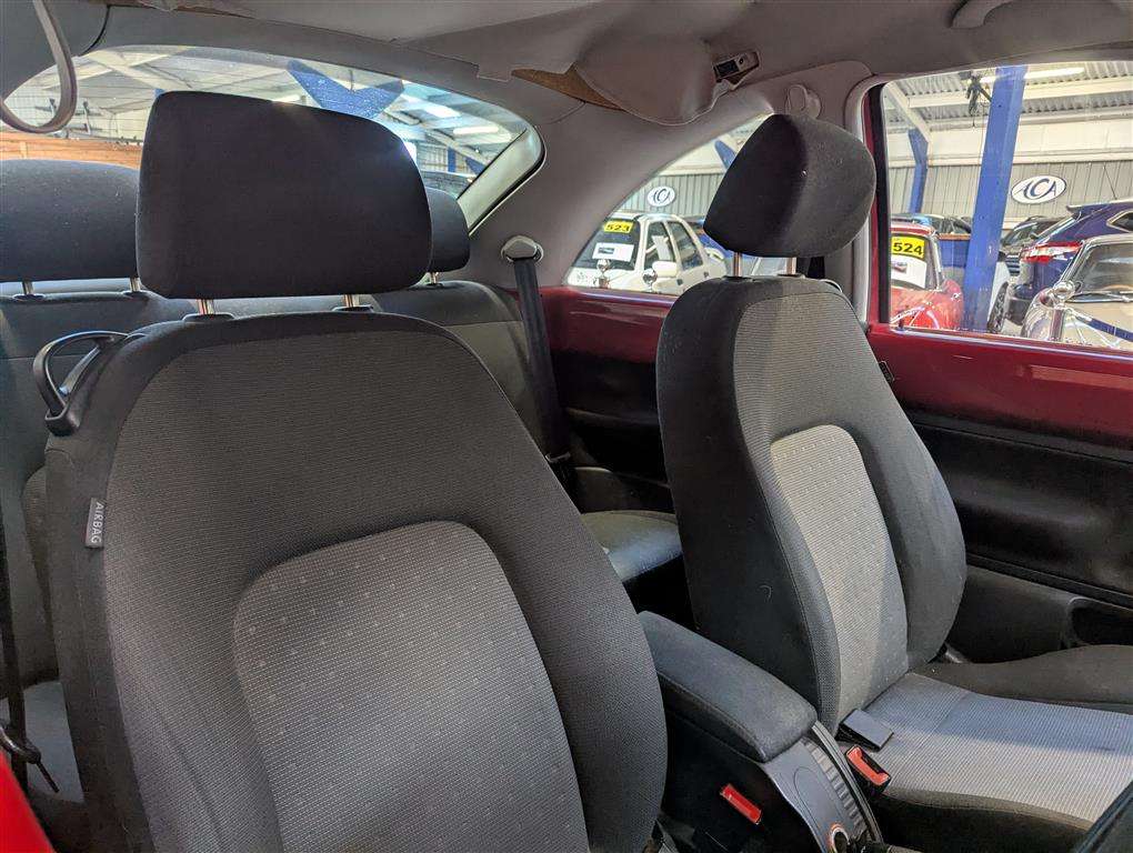 <p>2006 VOLKSWAGEN BEETLE LUNA 102PS</p>
