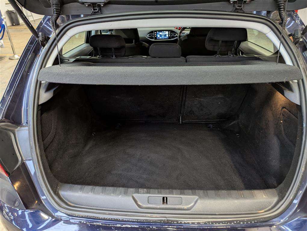 <p>2015 PEUGEOT 308 SPORTIUM E-THP S/S</p>