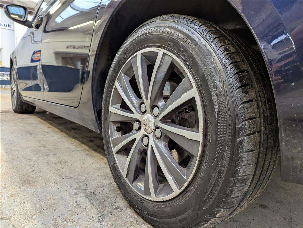 <p>2015 PEUGEOT 308 SPORTIUM E-THP S/S</p>