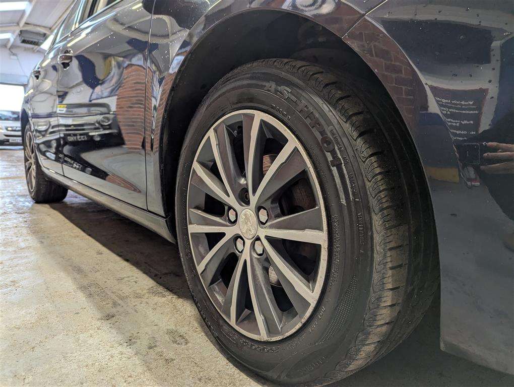 <p>2015 PEUGEOT 308 SPORTIUM E-THP S/S</p>