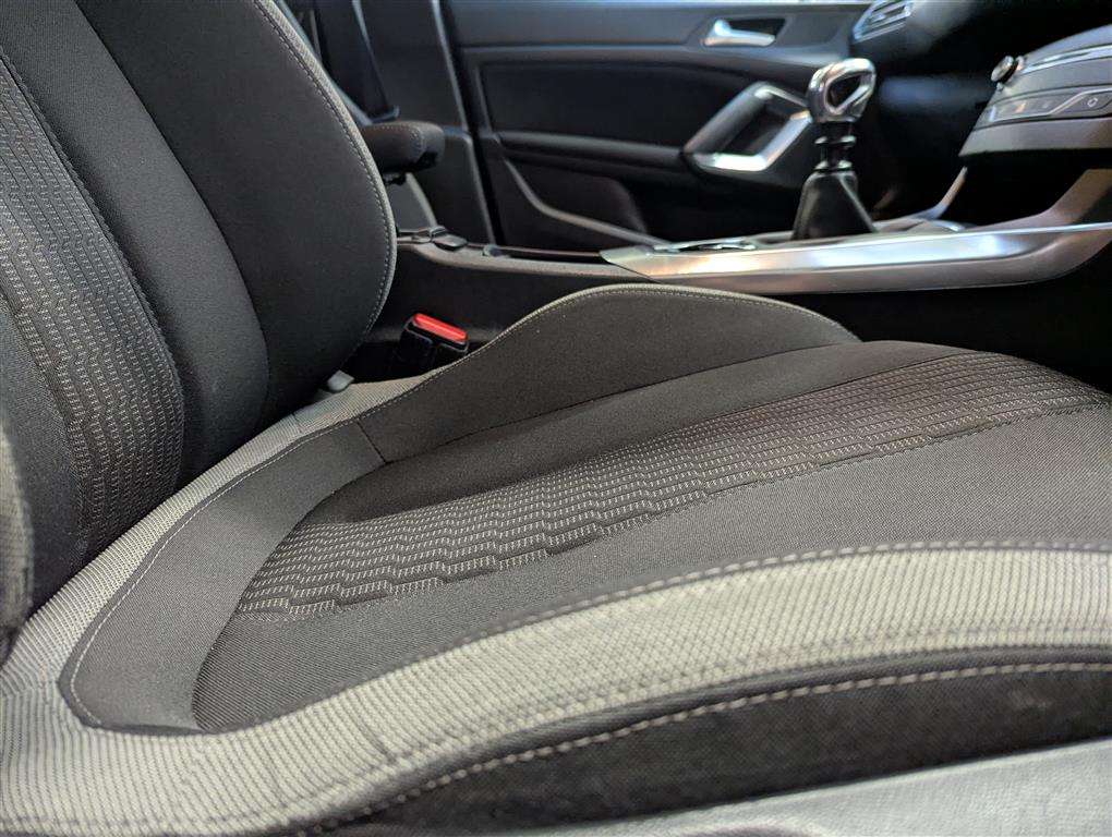 <p>2015 PEUGEOT 308 SPORTIUM E-THP S/S</p>