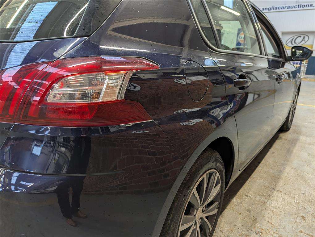 <p>2015 PEUGEOT 308 SPORTIUM E-THP S/S</p>