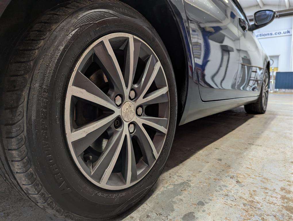 <p>2015 PEUGEOT 308 SPORTIUM E-THP S/S</p>