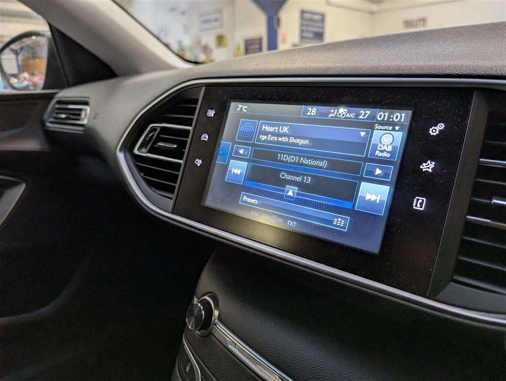 <p>2015 PEUGEOT 308 SPORTIUM E-THP S/S</p>