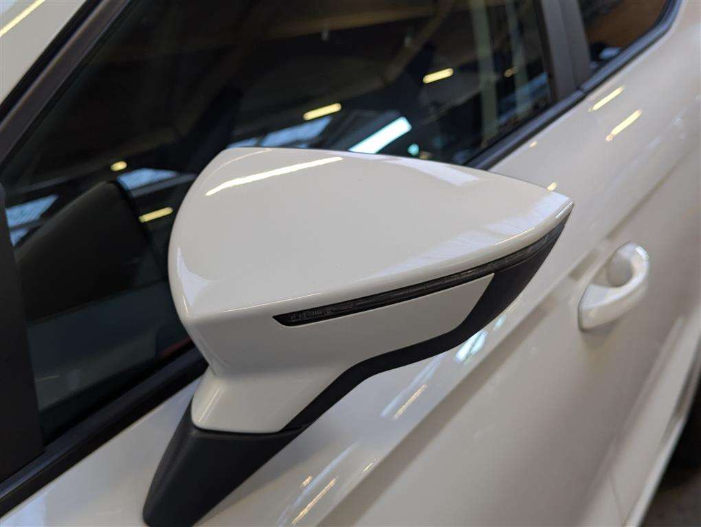 <p>2017 SEAT IBIZA SE TSI</p>