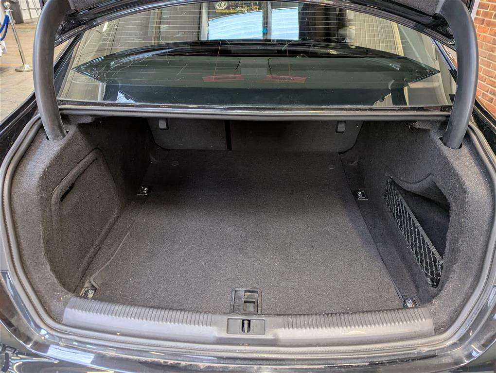<p>2012 AUDI A4 TECHNIK TDI</p>