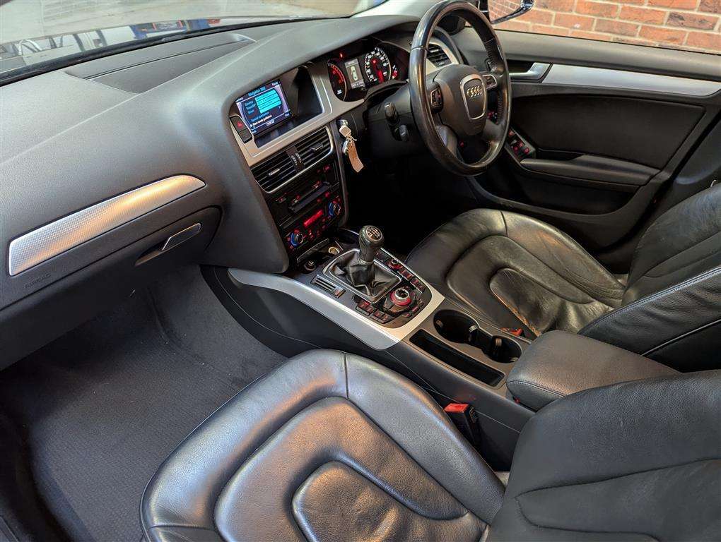 <p>2012 AUDI A4 TECHNIK TDI</p>