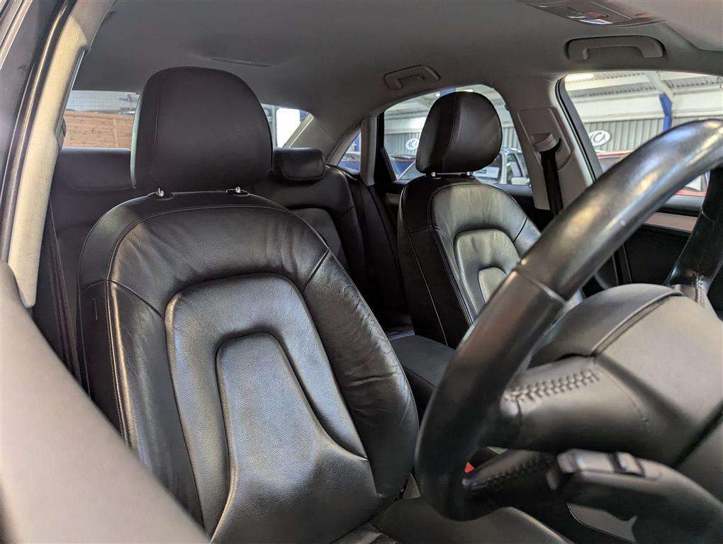 <p>2012 AUDI A4 TECHNIK TDI</p>