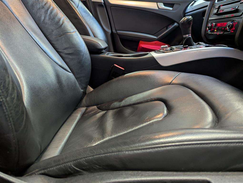 <p>2012 AUDI A4 TECHNIK TDI</p>
