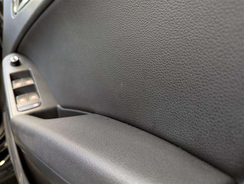 <p>2012 AUDI A4 TECHNIK TDI</p>