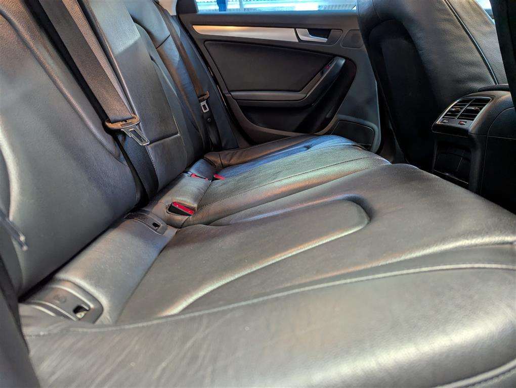 <p>2012 AUDI A4 TECHNIK TDI</p>