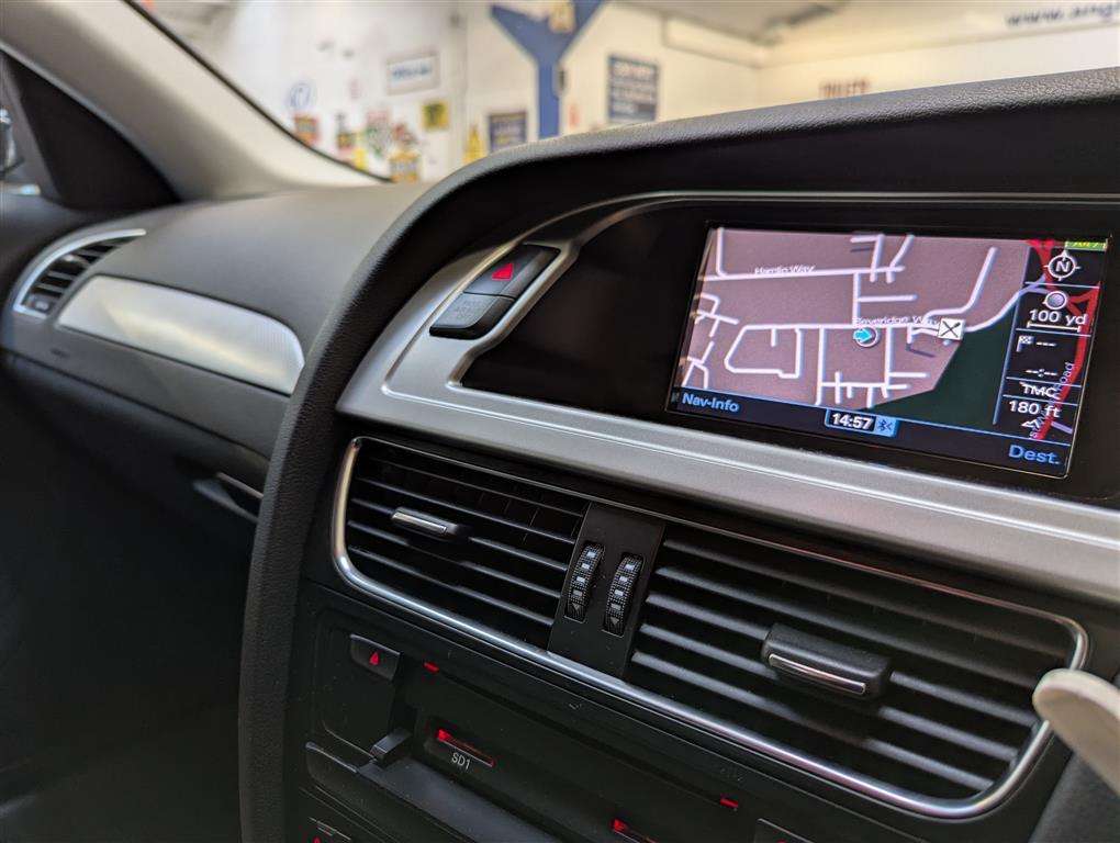 <p>2012 AUDI A4 TECHNIK TDI</p>