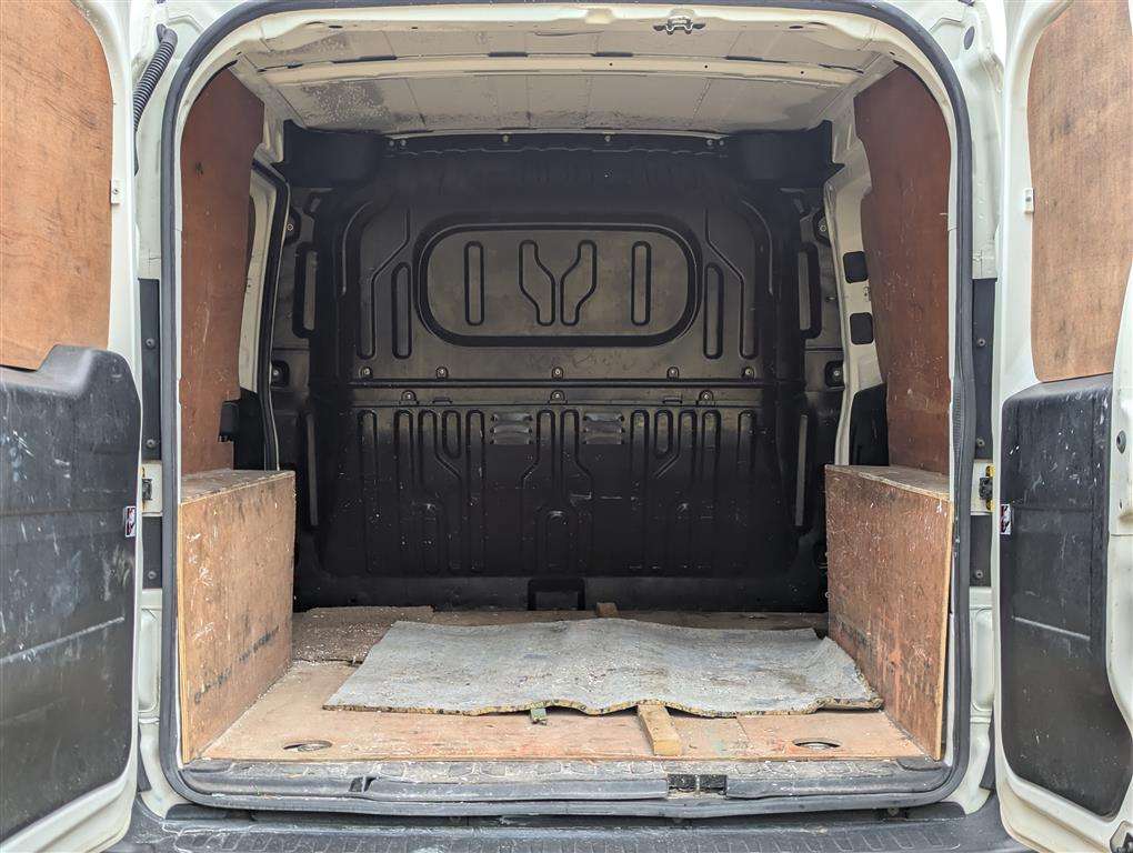 <p>2015 VAUXHALL COMBO 2000 L1H1 CDTI</p>
