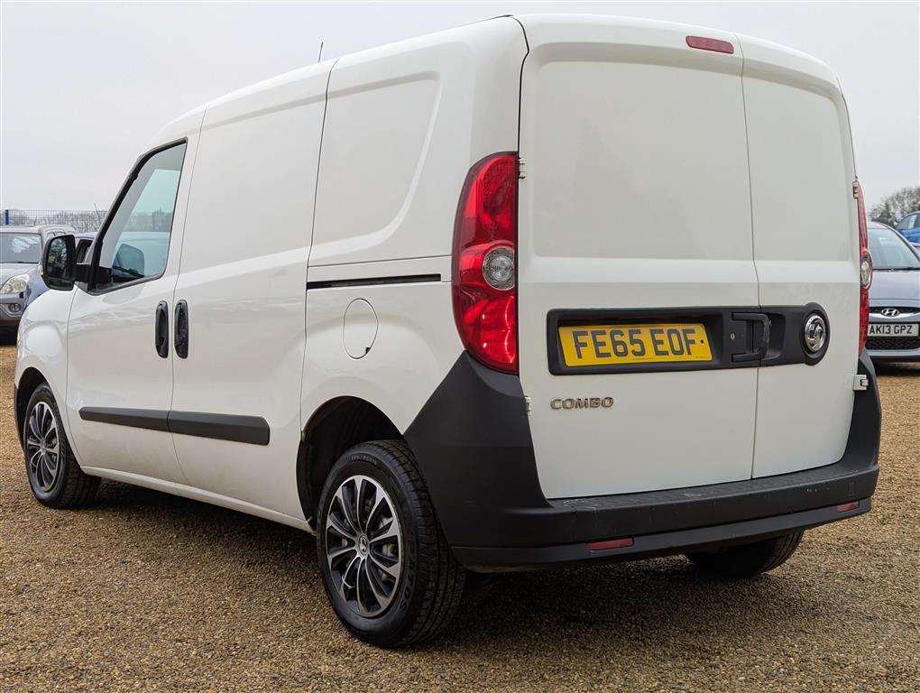 <p>2015 VAUXHALL COMBO 2000 L1H1 CDTI</p>