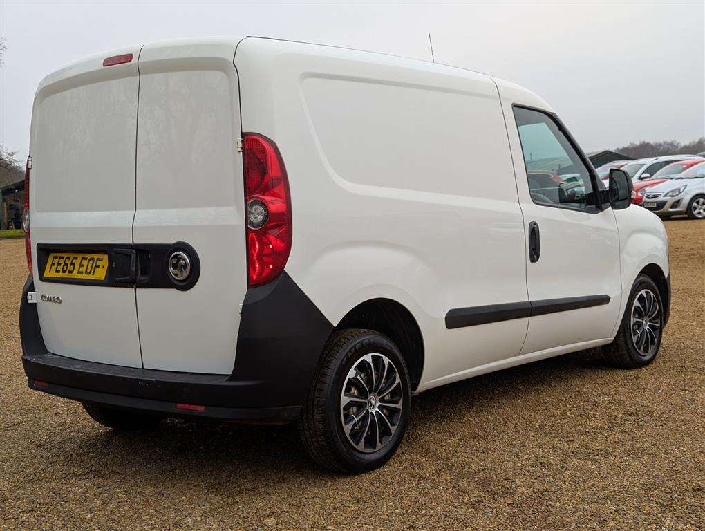 <p>2015 VAUXHALL COMBO 2000 L1H1 CDTI</p>