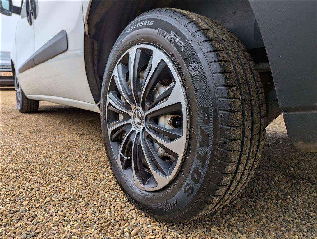 <p>2015 VAUXHALL COMBO 2000 L1H1 CDTI</p>