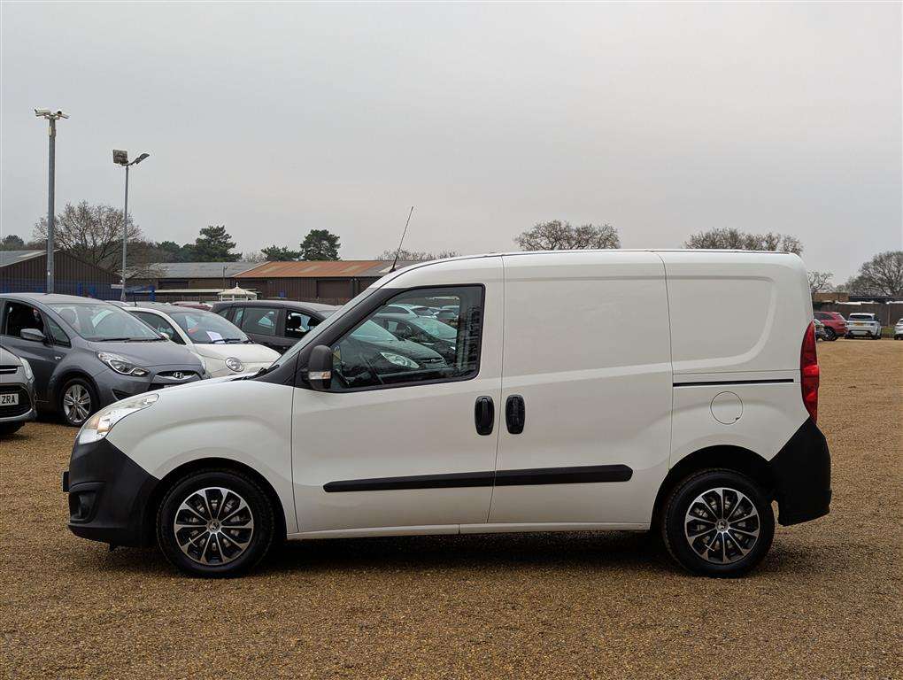 <p>2015 VAUXHALL COMBO 2000 L1H1 CDTI</p>