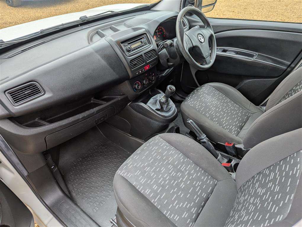 <p>2015 VAUXHALL COMBO 2000 L1H1 CDTI</p>