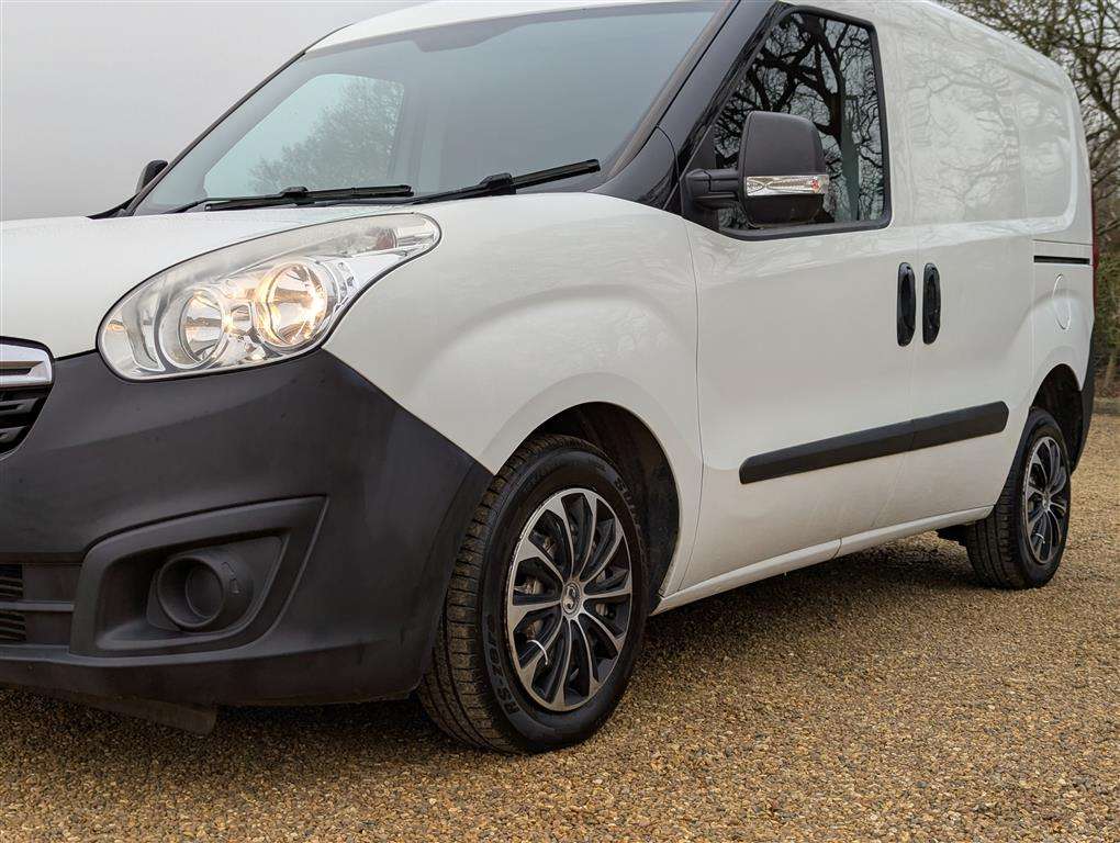 <p>2015 VAUXHALL COMBO 2000 L1H1 CDTI</p>