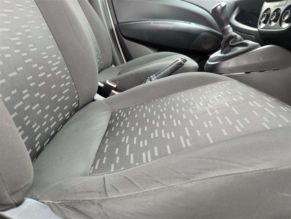 <p>2015 VAUXHALL COMBO 2000 L1H1 CDTI</p>