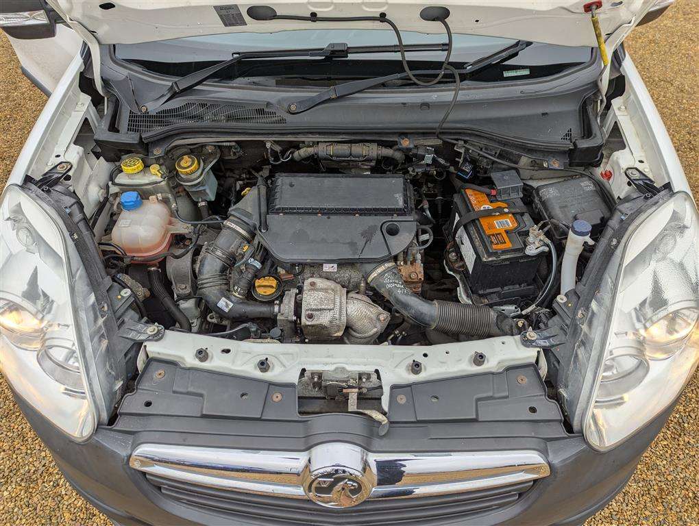 <p>2015 VAUXHALL COMBO 2000 L1H1 CDTI</p>