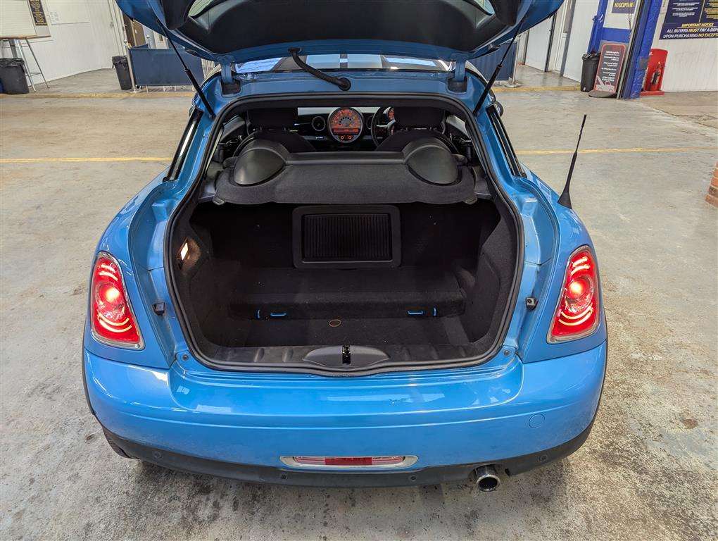 <p>2013 MINI COOPER</p>