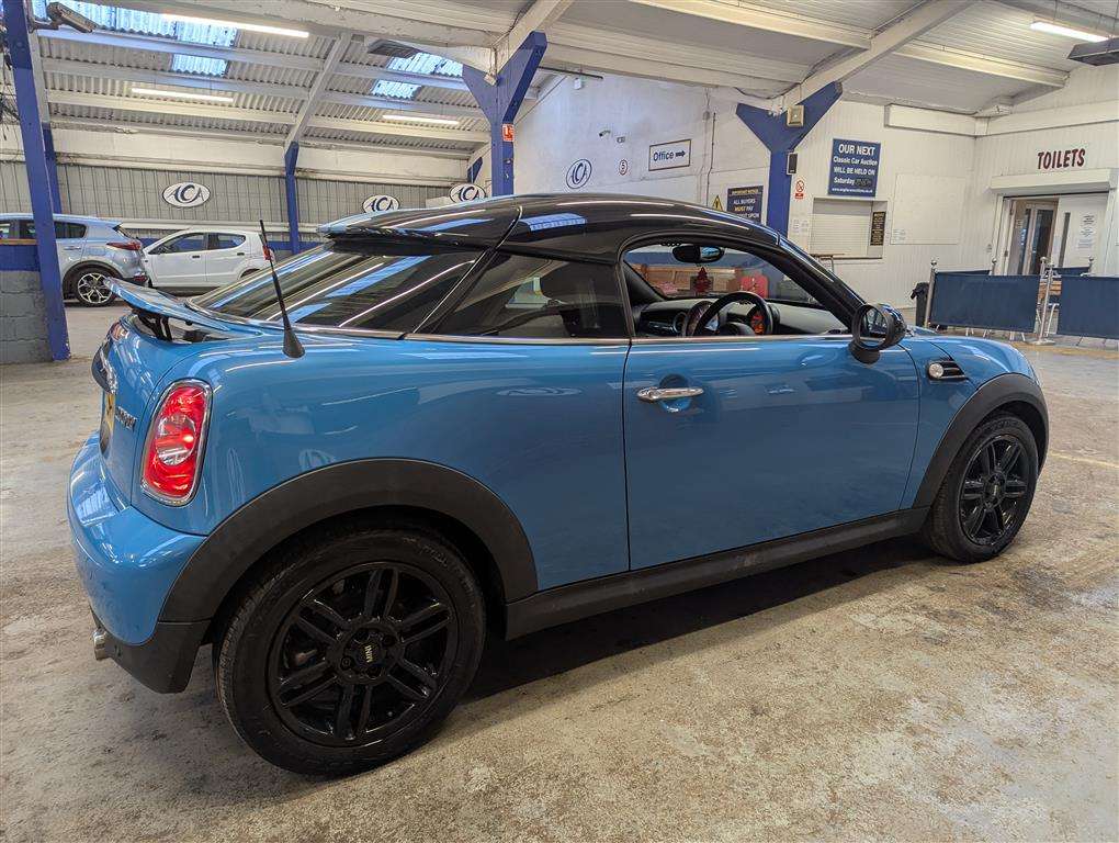 <p>2013 MINI COOPER</p>