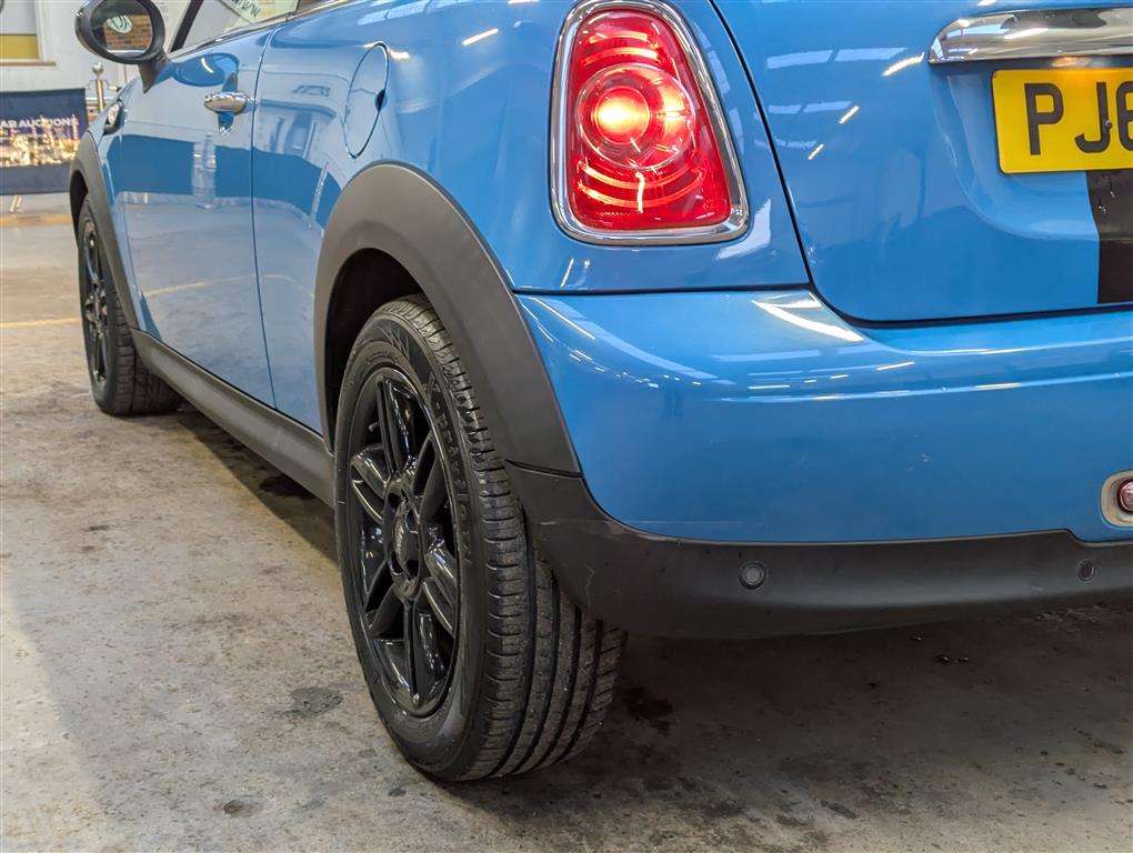 <p>2013 MINI COOPER</p>