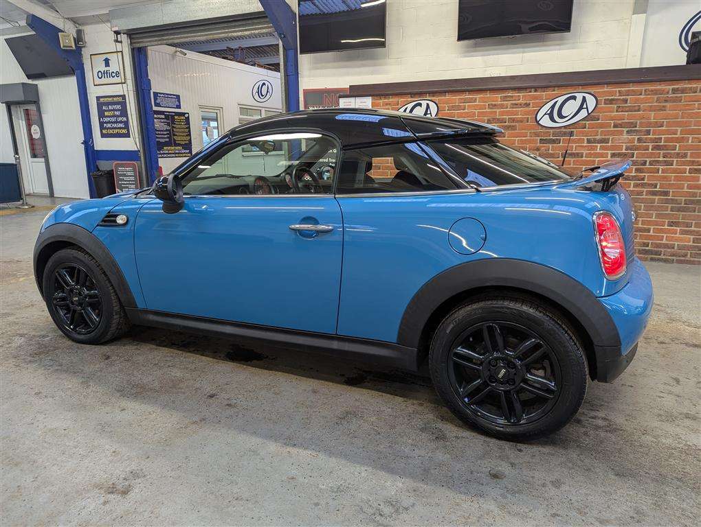 <p>2013 MINI COOPER</p>