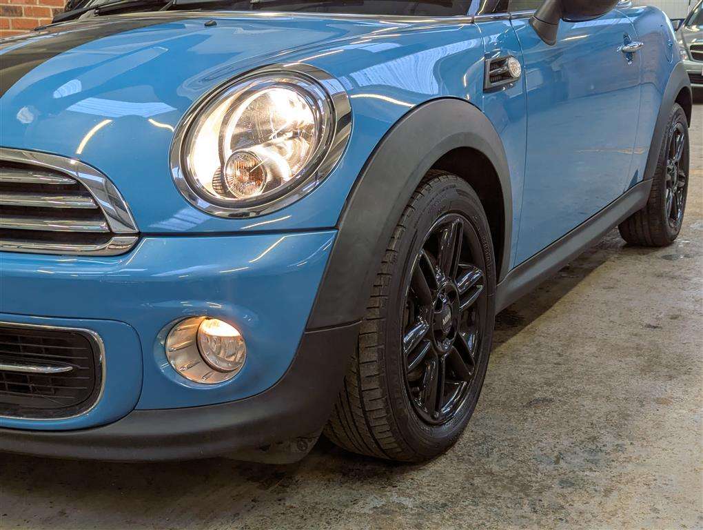 <p>2013 MINI COOPER</p>