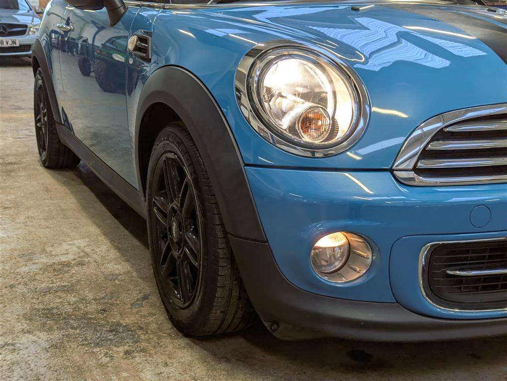 <p>2013 MINI COOPER</p>