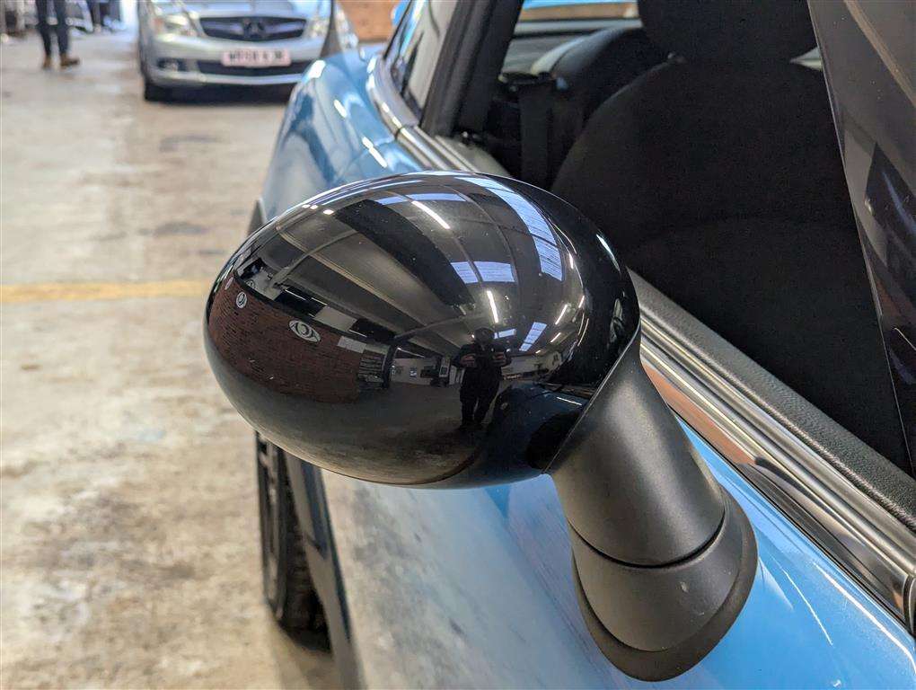 <p>2013 MINI COOPER</p>