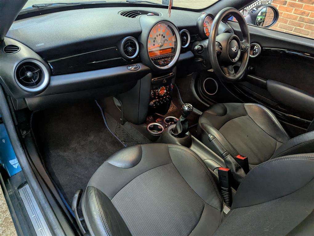 <p>2013 MINI COOPER</p>