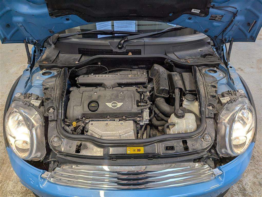 <p>2013 MINI COOPER</p>