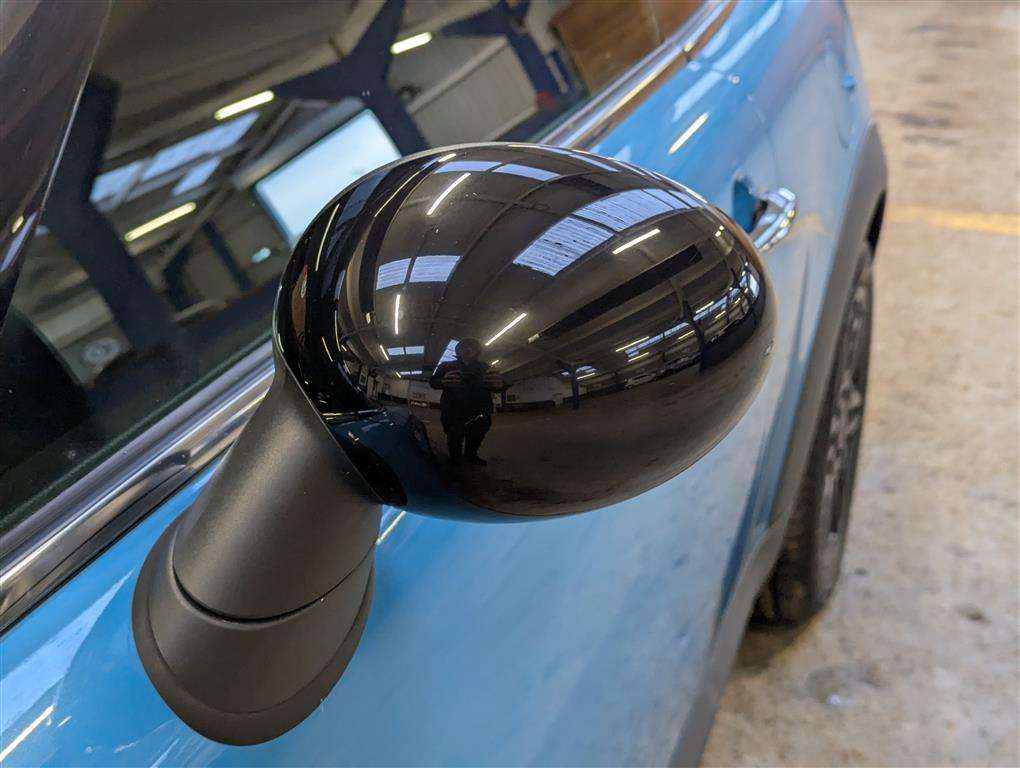 <p>2013 MINI COOPER</p>