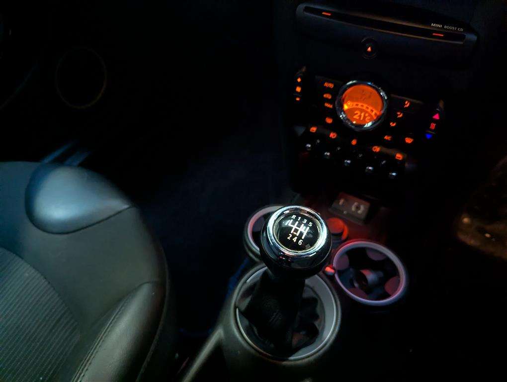 <p>2013 MINI COOPER</p>