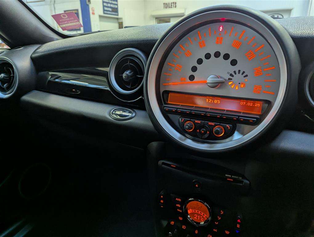 <p>2013 MINI COOPER</p>