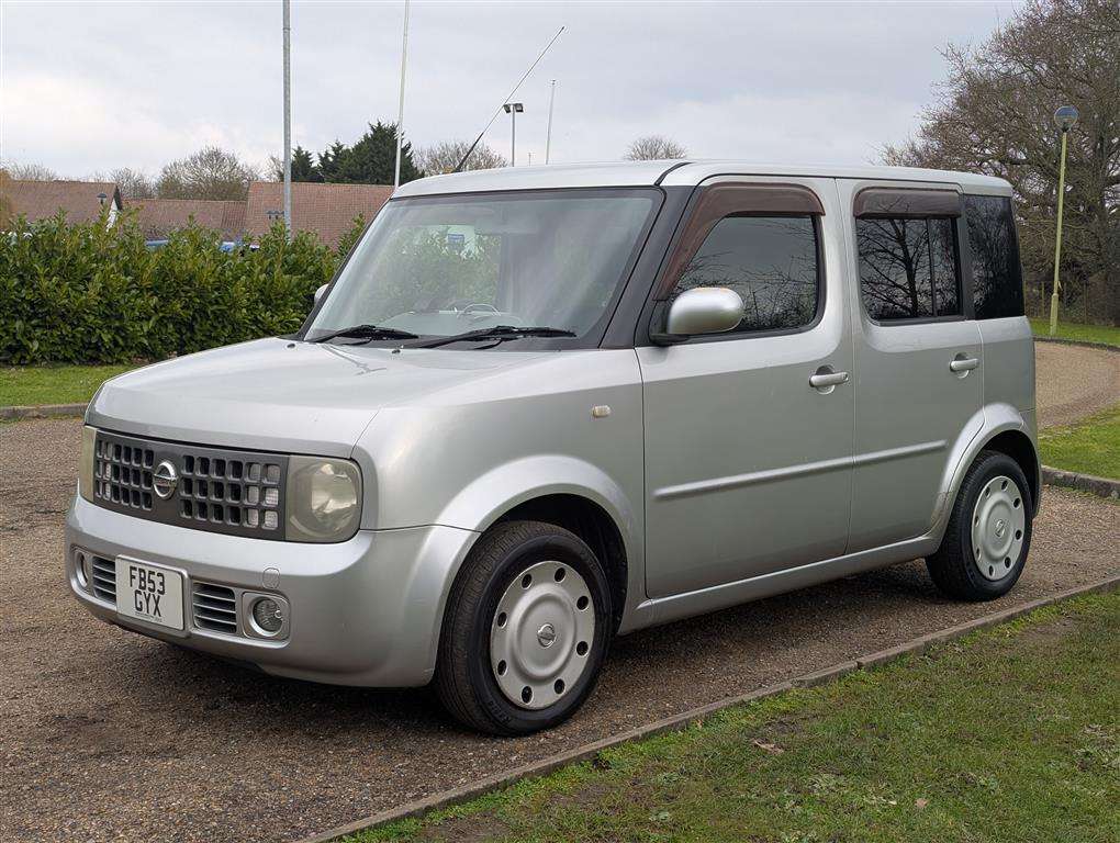 <p>2004 NISSAN CUBE</p>