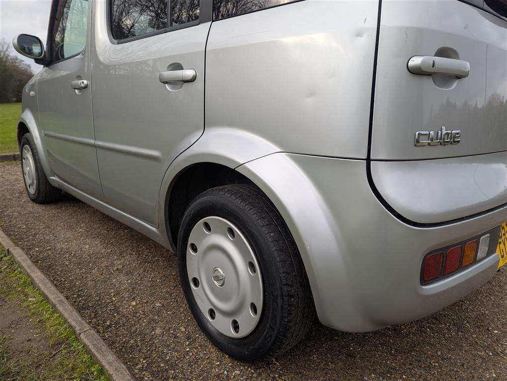 <p>2004 NISSAN CUBE</p>