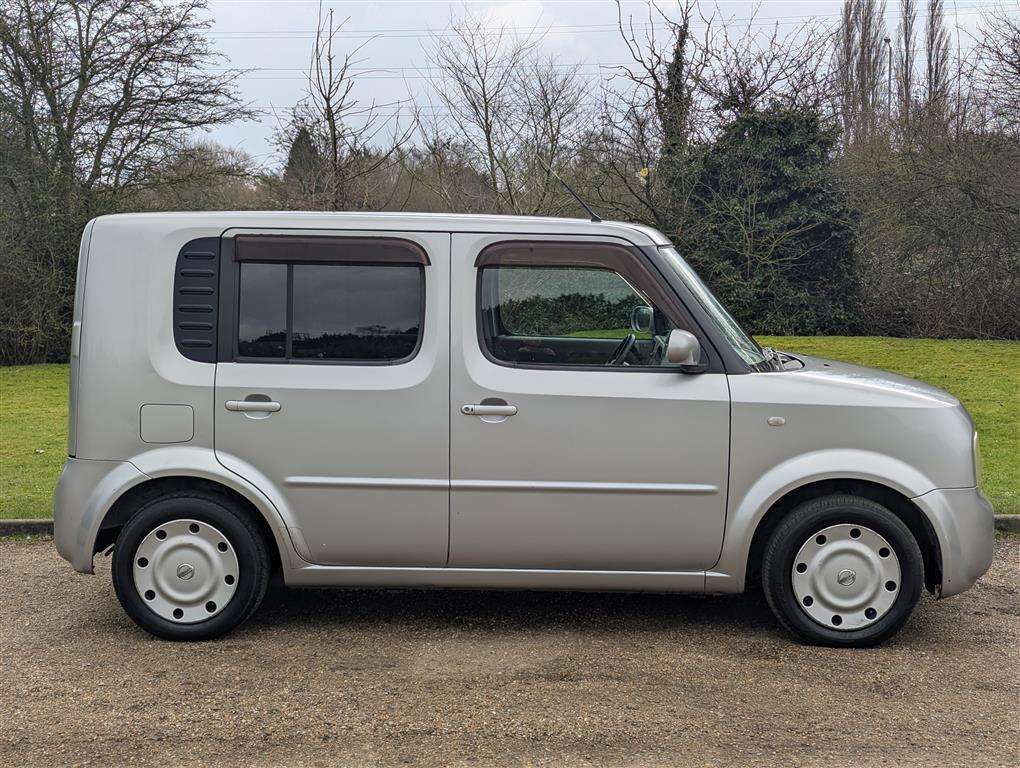 <p>2004 NISSAN CUBE</p>