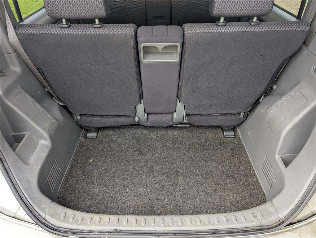 <p>2004 NISSAN CUBE</p>