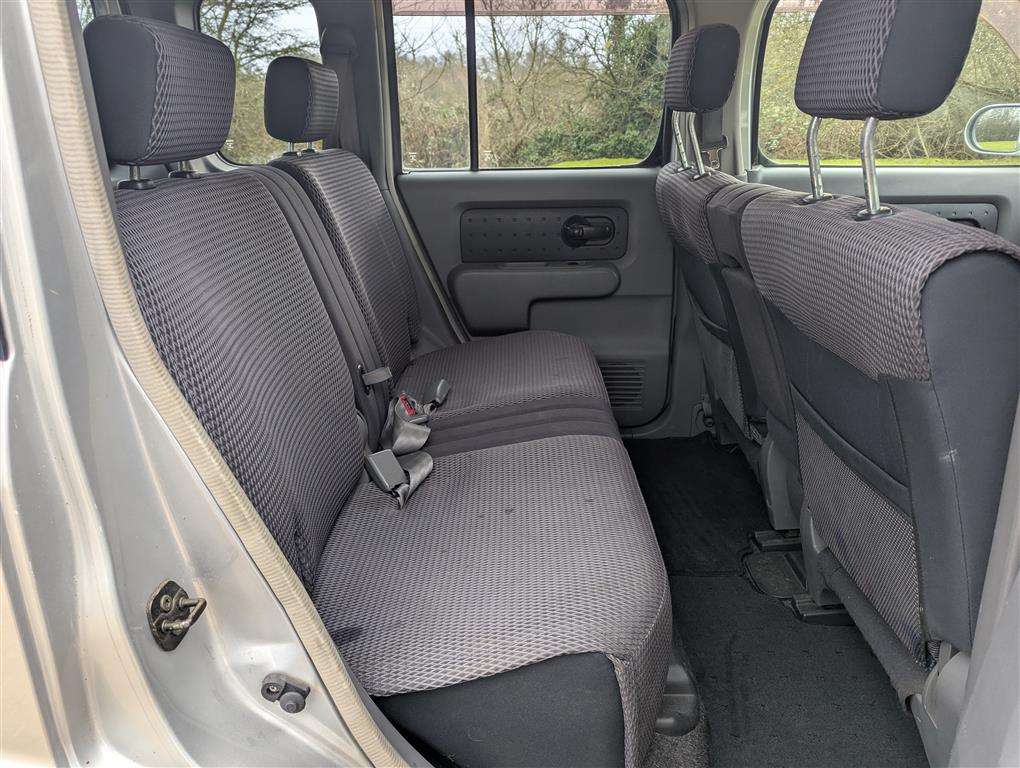 <p>2004 NISSAN CUBE</p>