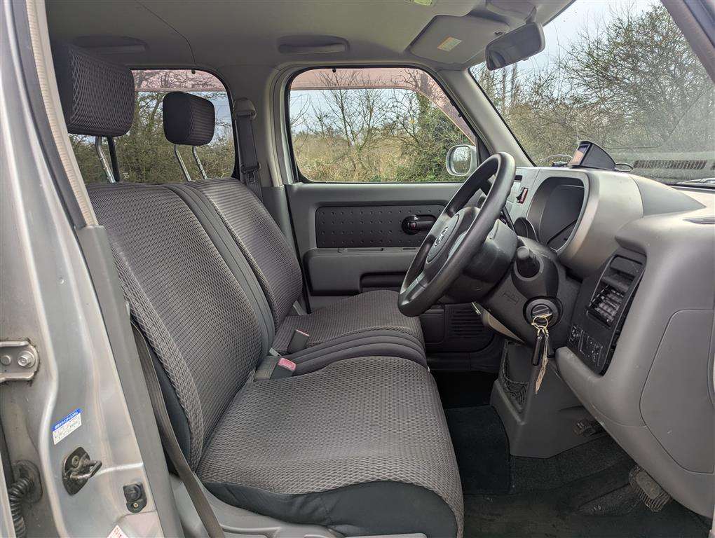 <p>2004 NISSAN CUBE</p>