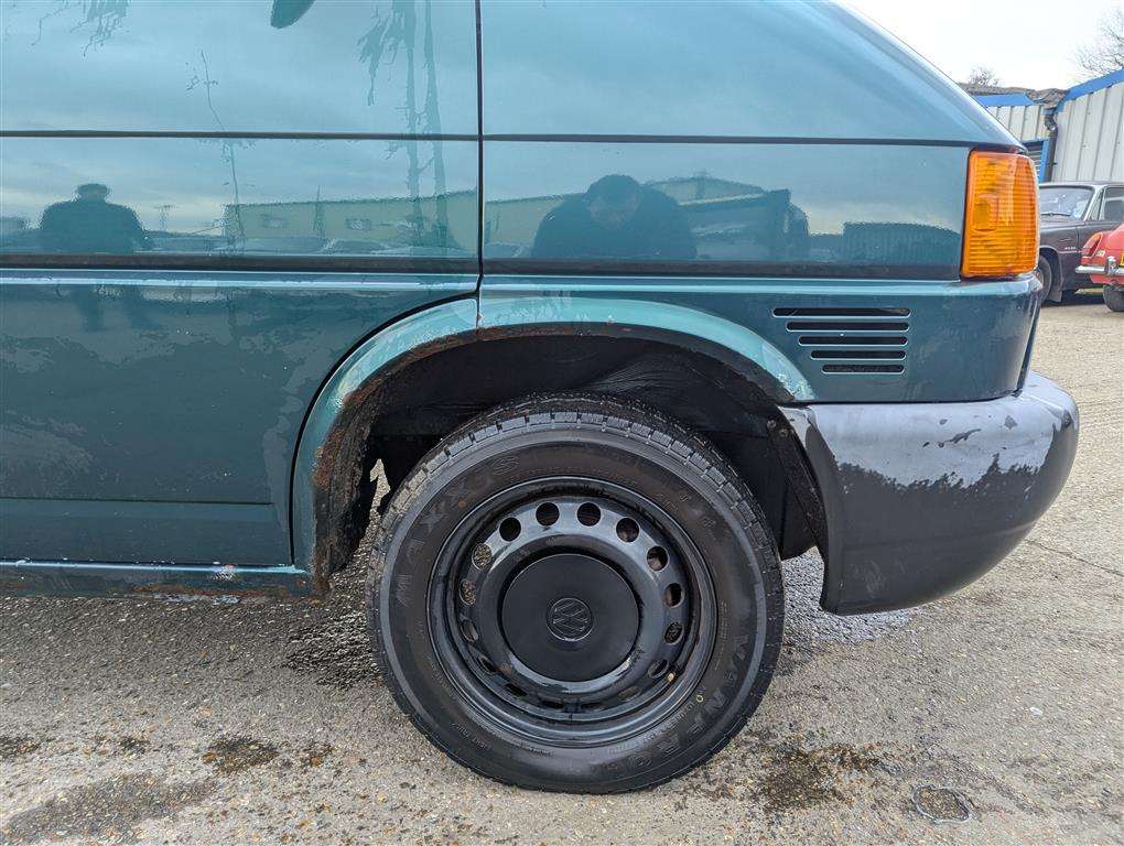 <p>1999 VOLKSWAGEN TRANSPORTER TDI LWB</p>