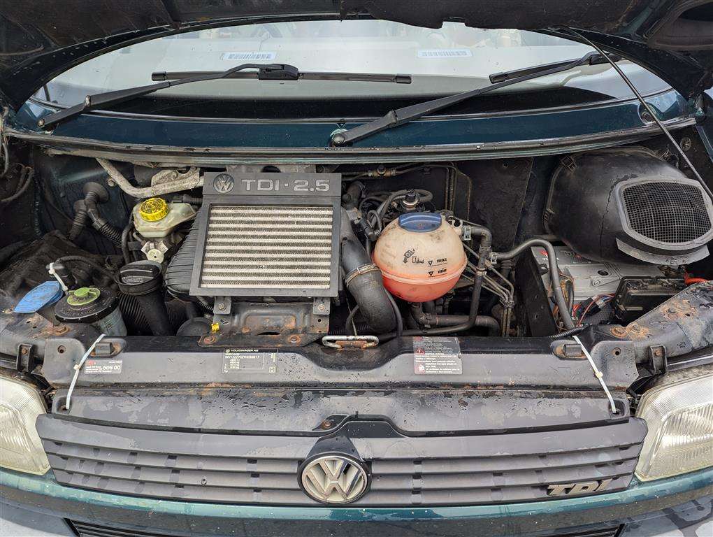 <p>1999 VOLKSWAGEN TRANSPORTER TDI LWB</p>